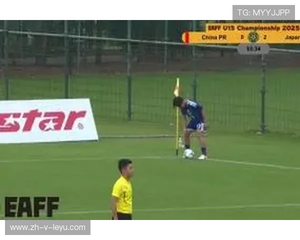 前锋停球回做转身抽射助球队逆转，精彩瞬间定格赛场巅峰时刻