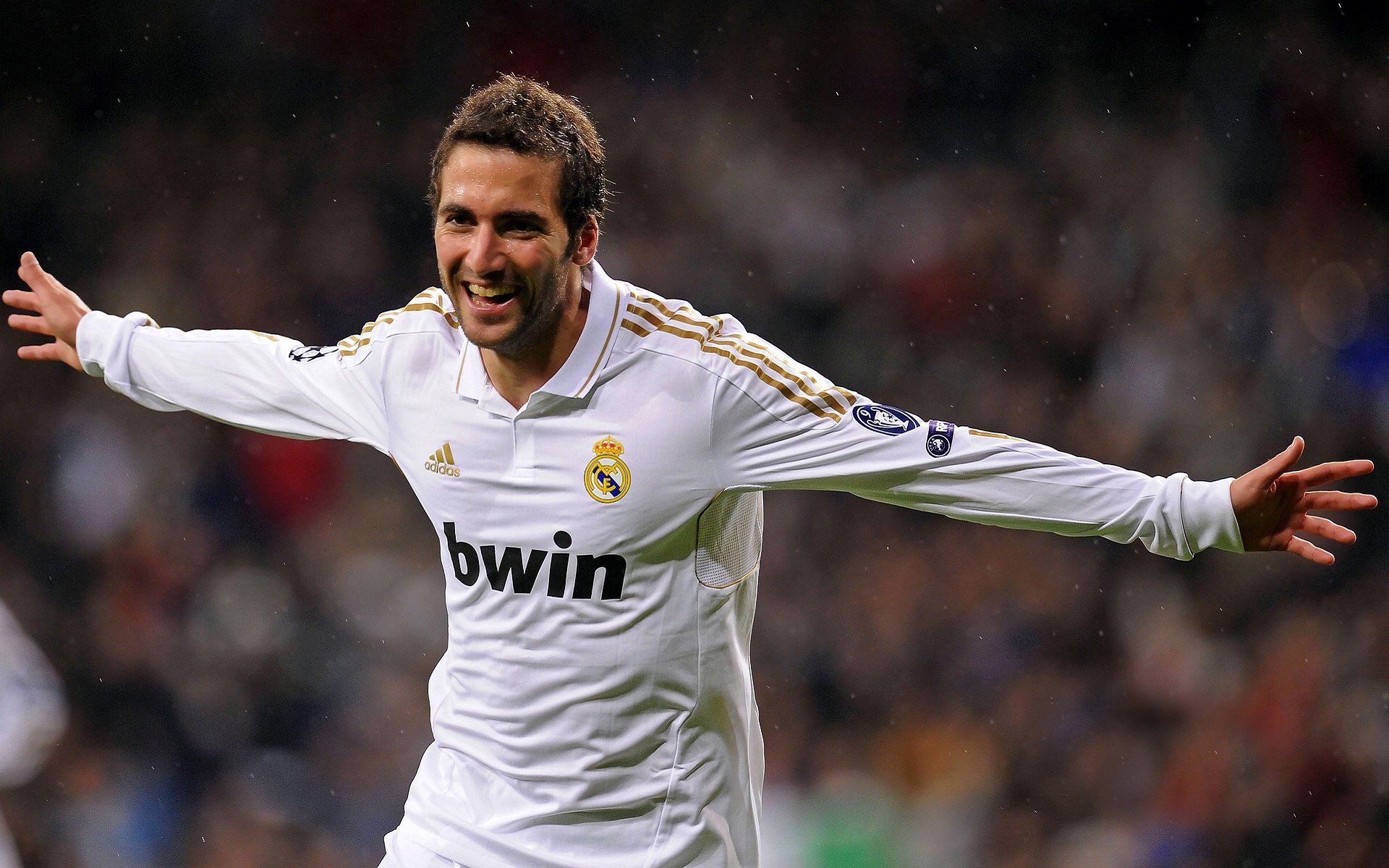 Leyu Sports (乐鱼体育)-本菲卡中场新星表现出色,引发关注,本菲卡比赛视频